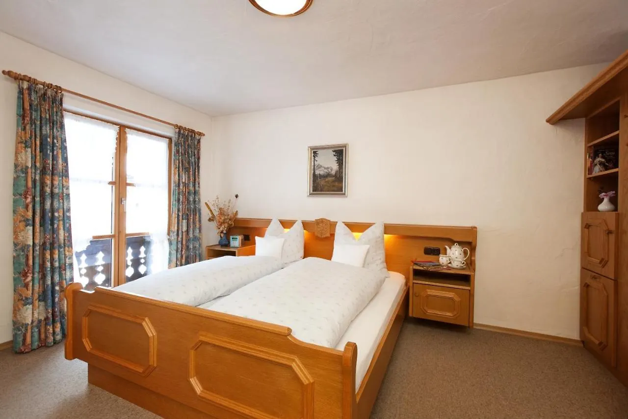Haus Huis'N Grainau Guest house