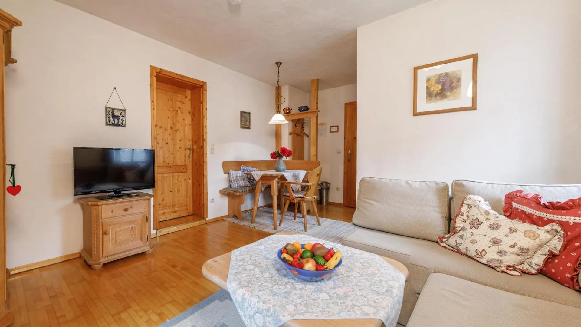 Haus Huis'N Grainau Guest house