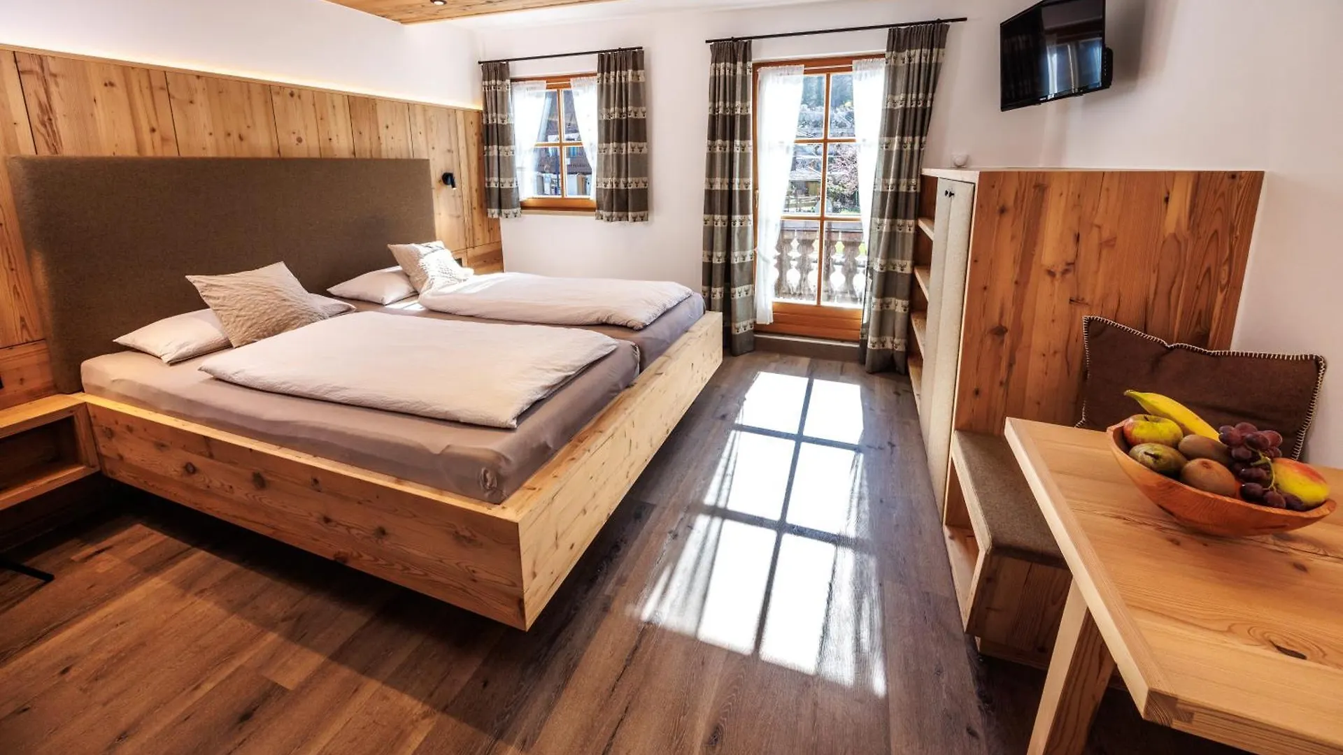 Haus Huis'N Grainau Guest house