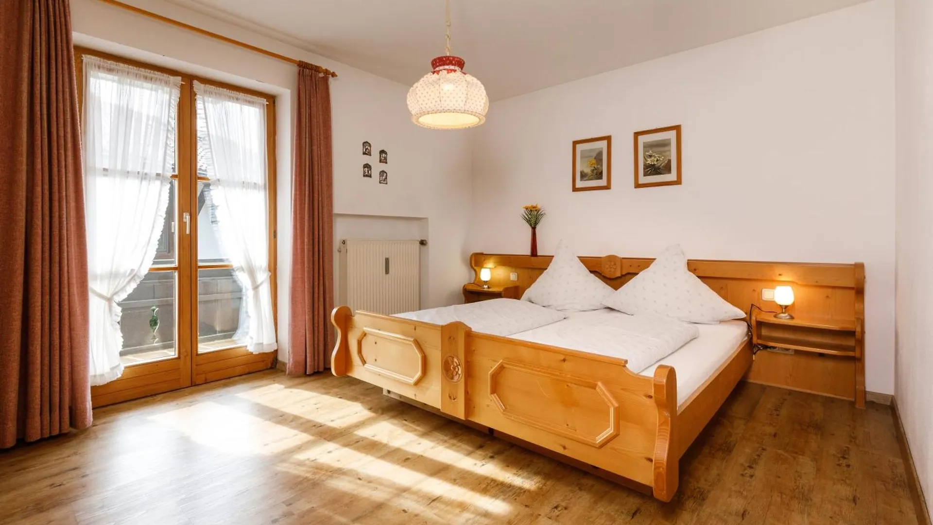 Haus Huis'N Grainau Guest house